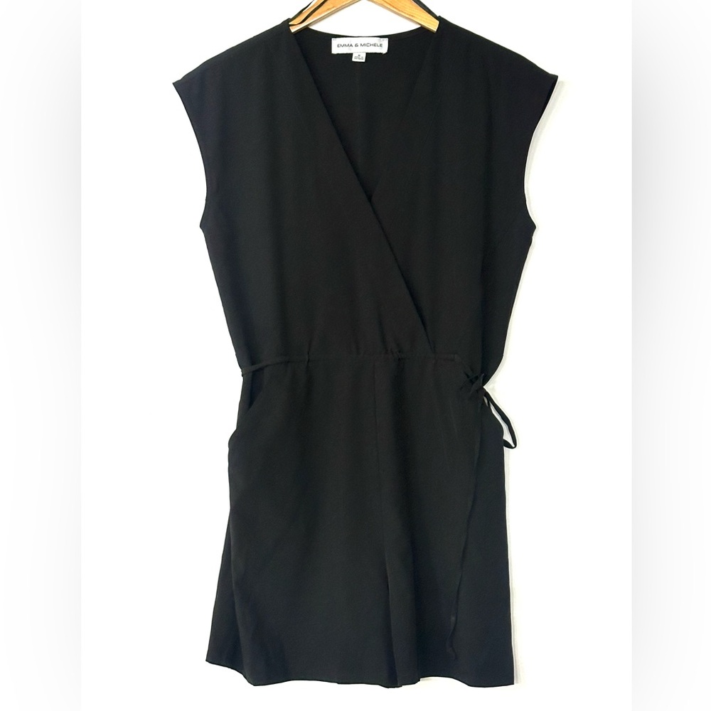 Emma & Michele Black Short Sleeve‎ V-Neck Romper Women's Size M